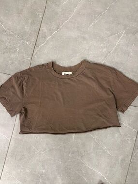 Elwood cropped t shirt. Size small. Color tan.